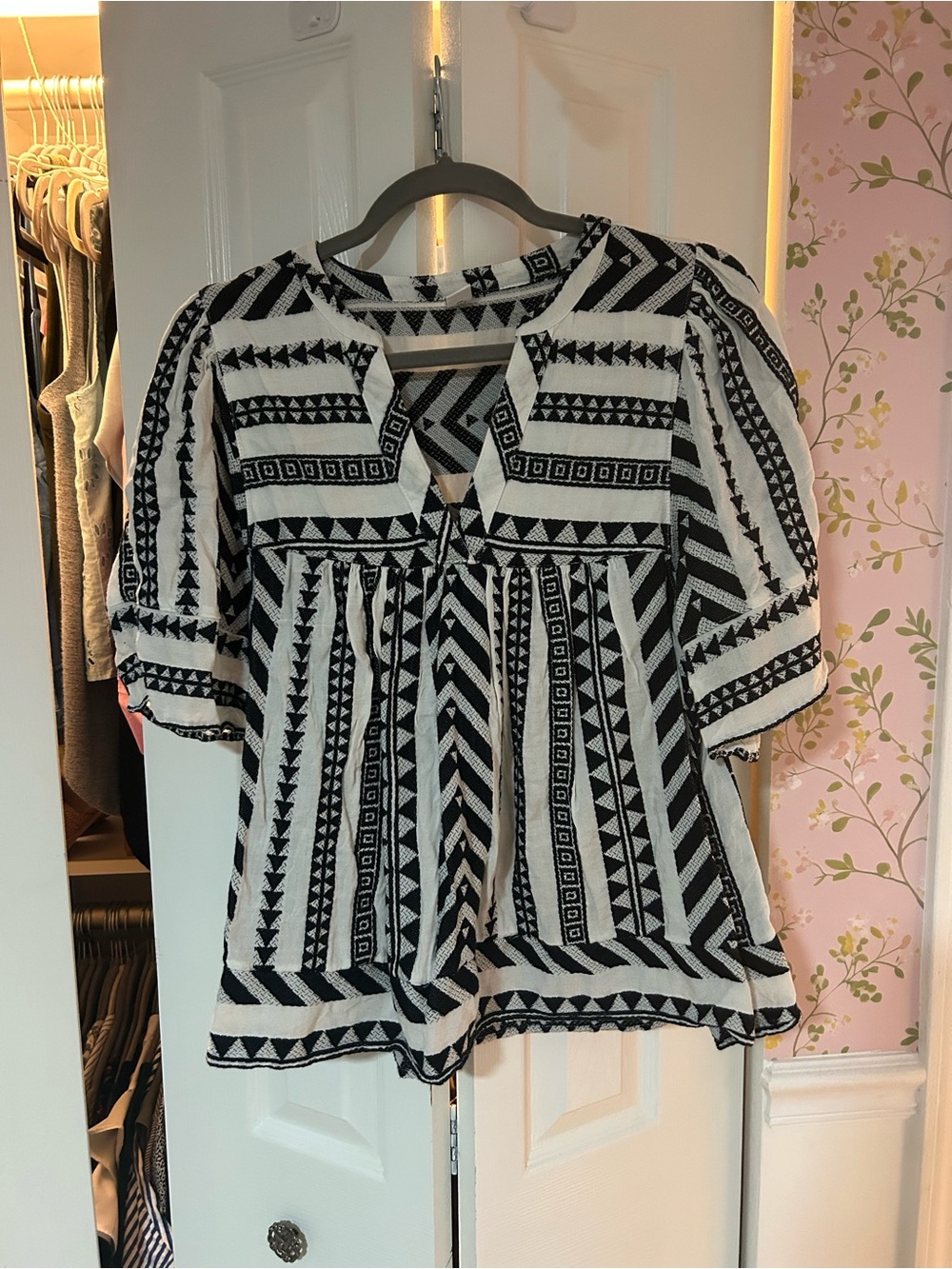 Old Navy Black & White Geometric Peasant Tunic